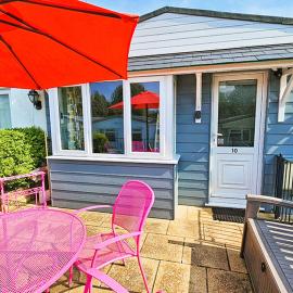 Dart Haven - cheerful holiday bungalow in Galmpton