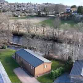 Crieff में, होटल Luxurious Riverside Lodge - 'The Ardle'