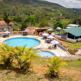 Hotel Hacienda Rincon del Cielo, khách sạn ở Curití