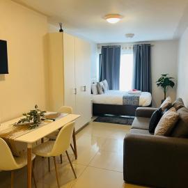 Tranquility Studio with pool at uMhlanga DBN