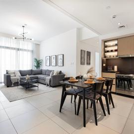 Burj Crown Luxury 4 Bedroom, Balcony Views, 5 min to Burj Khalifa