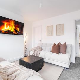 The Cedar - Free Parking, Netflix, Near M1, M69