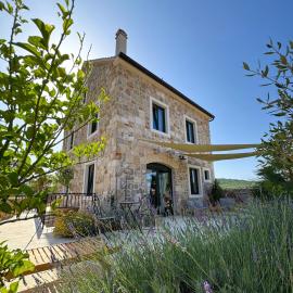 Villa Šjora - ''Autentic Dalmatian Stone Villa with Private Garden & BBQ''
