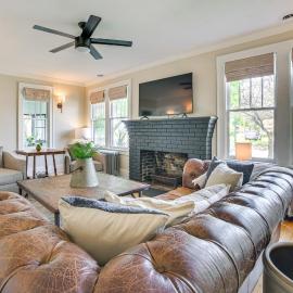 Walk to Dtwn: Cozy Home w/ Fireplace in Charlevoix, hotel in Charlevoix
