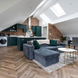 Luxury Penthouse - Skylights & Views -3BR - Sleeps 8