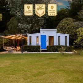 Luxury Cabin w Lake, HotTub, Cinema, Fire Pit, BBQ, ξενοδοχείο σε Ριονέγρο
