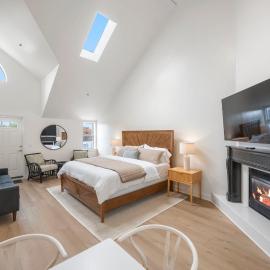 Miramar Penthouse Coastal Elegance in the Heart of Half Moon Bay