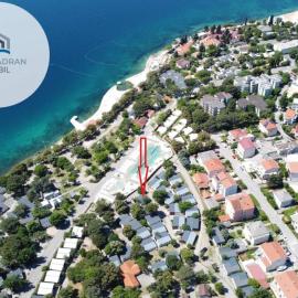 Mobile home 624 - Jacuzzi, Sea View & Pool Side, hotel en Selce