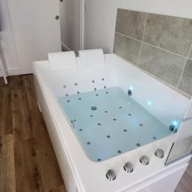 La Source Spa Balnéo, hotel in Fontenay-le-Comte
