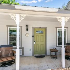 Main Street Retreat #15 - King Bed, On Main St, Shared Hot Tub & Pool