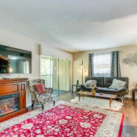 Condo w/ Pool & Beach Access Near Theme Park, hotel v destinácii Deltona