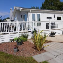 Sea Breeze, Vintage 90, Luxury 2 bed Lodge, Skegness, 2 friendly - East Coast Holidays