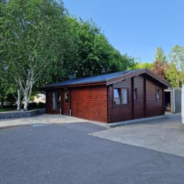 Castle view Cabin, hotel i Cappagh