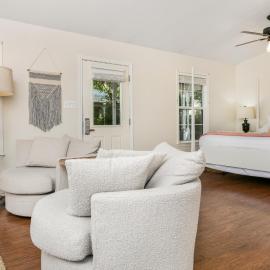 Main Street Retreat #11 - King Bed, On Main St, Shared Hot Tub & Pool
