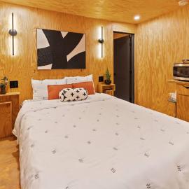 Unique*NEW*Hot Tub Studio*Mins to DT & PHX Airport, hotel di Phoenix