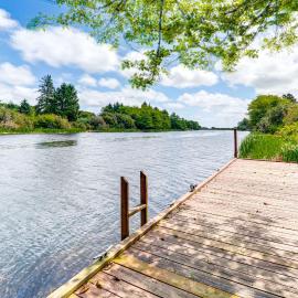 Morning Hikes & Beach Nights: Canalfront Condo!