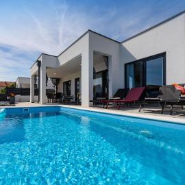 Amazing Home In Posedarje