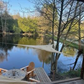 Cabane au bord de l'eau Electricité 12v Pêche à la batterie interdite