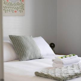 Cosmo Place - Pet Friendly with Private Yard