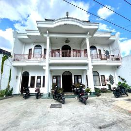 Yani Guesthouse, hotel a Bukittinggi