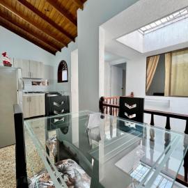 CASA FAMILAR frente al parque