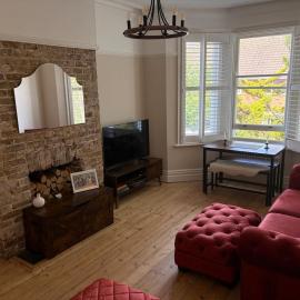 Pretty period property sleeps 4 guests with shared garden