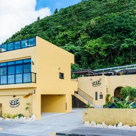 海と星空の小さな宿 wassa wassa, hotel u gradu 'Ujimi'