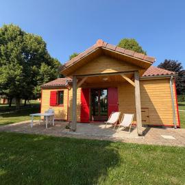 Village de Gîtes La Perdicie, hotel in Jumilhac-le-Grand