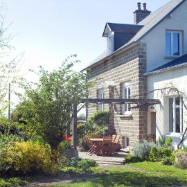 La Nesliere Chambres d'Hôtes Bio, hotell i Saint-Symphorien-des-Monts