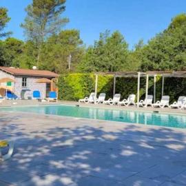 ZEcamping 3 étoiles piscine - proche Provence et méditérrannée, hotell i Peynier