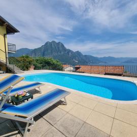 Casa ARIA Iseo Lake - panoramic house with pool, hotel u gradu Riva di Solto