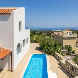 Villa Views with Private Pool & Sea Horizon
