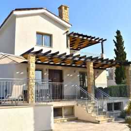 Villa Anastasia Sandy Beach Villas - Heated Private Overflow Pool - Hot Tub - Games Room - Private Beach Area, hotel en Poli Chrysochous
