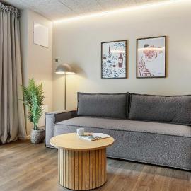 4-Person Midtown Apartment w Easy Access
