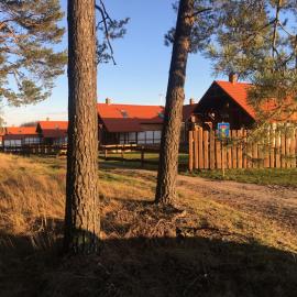 Dom wakacyjny "Sole" nad jeziorem Gwiazdy, Ostoja Bukowo, Borowy Młyn, Kaszuby, region Gochy、Borowy Młynのホテル