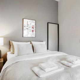 Chic Ground-Floor Studio in Midtown