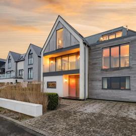 Whitstable Stunning Modern House with Indoor Pool, Games Room, Cinema Room & Spectacular Seaviews 8