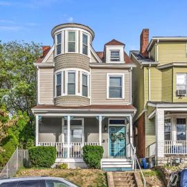 The Ultimate Fan's Retreat: 5BR near all the Action