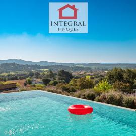 Les Lutins - House with Infinity Pool, Hotel in Vall-llobrega