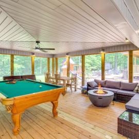 Hot Tub, Games, BBQs! Reunion Retreat in Henagar، فندق في Pisgah