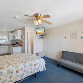 Oceanfront Studio Steps from the Beach w/ Pool