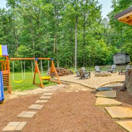 Private Deck & Hot Tub: Gem Near Guntersville Lake، فندق في Pisgah
