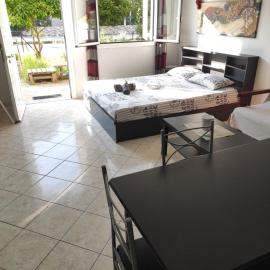 B&G STUDIO KALAMATA, hotel i Faraí