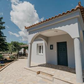 Theofania's Home, hotel i Kiato