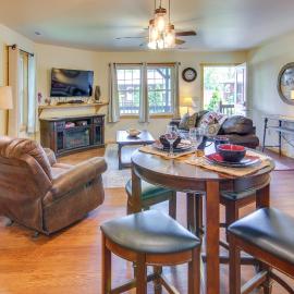 Hike, Fish & Relax: Bryson City Cabin Escape, отель в городе Брайсон-Сити