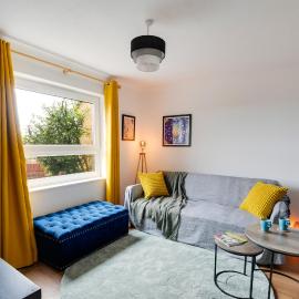Private 3Bed-Parking-Sleeps5-By FabAccommodation