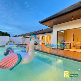 Villa 5R3B 23 Pax Swimming Pool Karaoke BBQ Town Area, hotel in Kelebang Besar