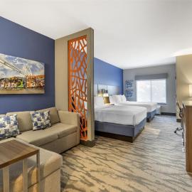 Best Western Plus Castlerock Inn & Suites、ベントンビルのホテル