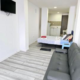 Apartamentos Lindux Airport, hotel Manisesben