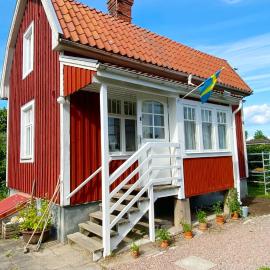 Little red house located 400m from university in Örebro, hotel in Örebro